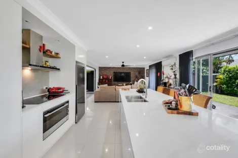 17 Manakin Ave, Burleigh Waters, QLD 4220