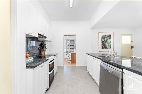 Property photo of 6 Robinsville Crescent Thirroul NSW 2515