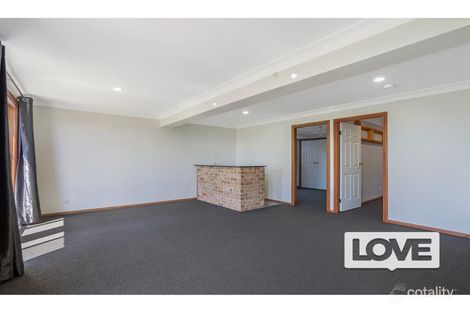 Property photo of 23 Gelfius Crescent Macquarie Hills NSW 2285