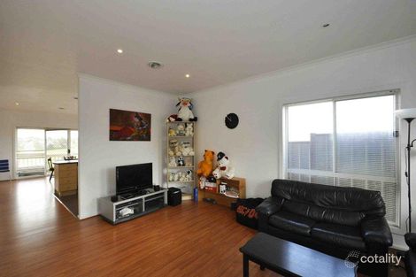 Property photo of 21 Balerno Circle Gowanbrae VIC 3043