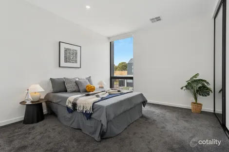 Property photo of 15 Macintosh Crescent Woodforde SA 5072