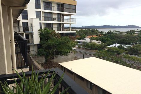 Property photo of 1/27 Gilbert Crescent Castle Hill QLD 4810
