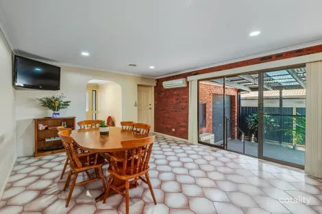 Property photo of 62 Featherby Way Altona Meadows VIC 3028