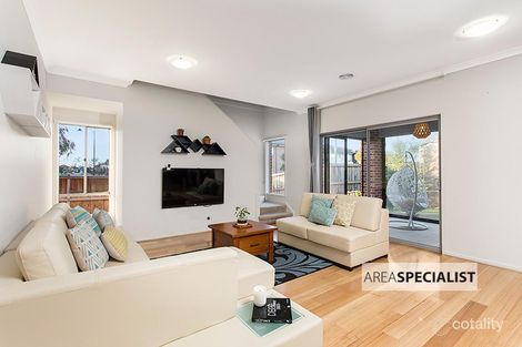 Property photo of 1 Broadleaf Court Keysborough VIC 3173