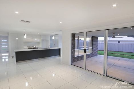 Property photo of 6 Preston Crescent Lloyd NSW 2650