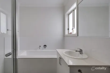 Property photo of 4 Bentham Street Roxburgh Park VIC 3064