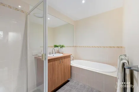 Property photo of 7 Cardwell Court Ferntree Gully VIC 3156