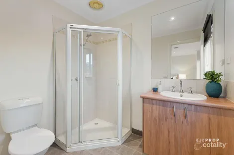 Property photo of 7 Cardwell Court Ferntree Gully VIC 3156