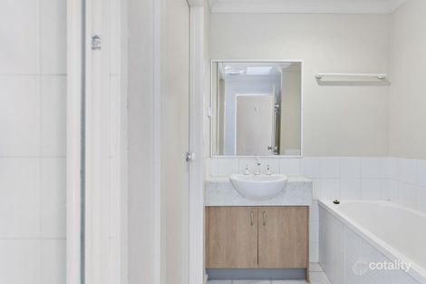 Property photo of 29/4 Paydon Way Hampton Park VIC 3976