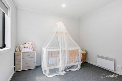 Property photo of 10 Oxbow Walk Truganina VIC 3029