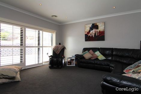 Property photo of 8 Dairy Hill Place Orange NSW 2800