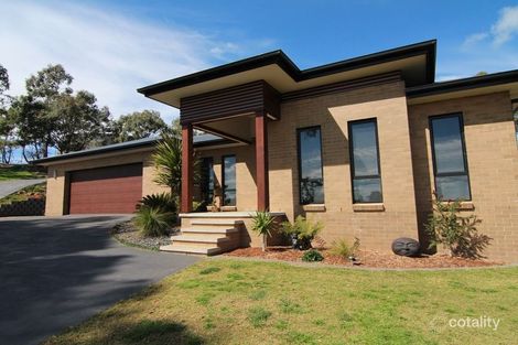 Property photo of 8 Dairy Hill Place Orange NSW 2800