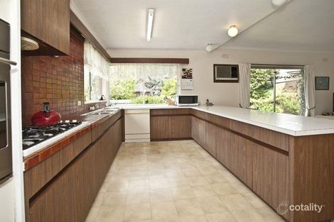 Property photo of 9 Leamington Crescent Glen Waverley VIC 3150