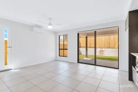 Property photo of 2/9 Chisolm Way Pimpama QLD 4209