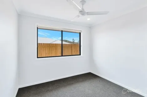 Property photo of 2/9 Chisolm Way Pimpama QLD 4209