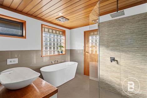 Property photo of 2 The Strand Kennington VIC 3550
