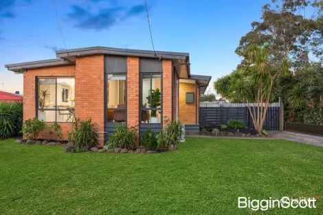 Property photo of 32 Bursaria Crescent Frankston North VIC 3200