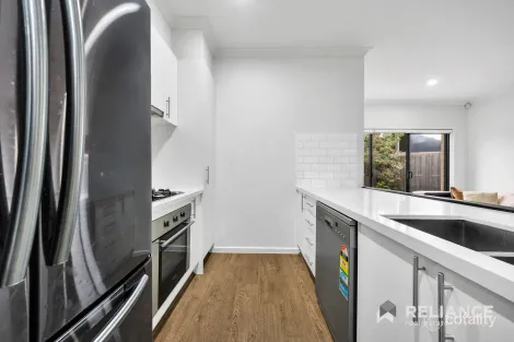 Property photo of 2/6 Greenleaf Circuit Tarneit VIC 3029