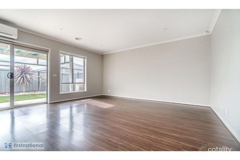 Property photo of 24 Jonesfield Street Craigieburn VIC 3064