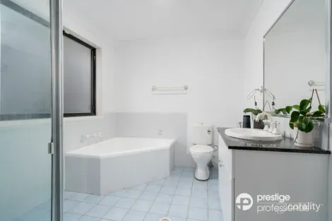 Property photo of 1 Mariala Court Holsworthy NSW 2173
