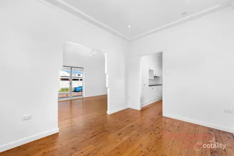 Property photo of 4 Fourth Avenue Rutherford NSW 2320