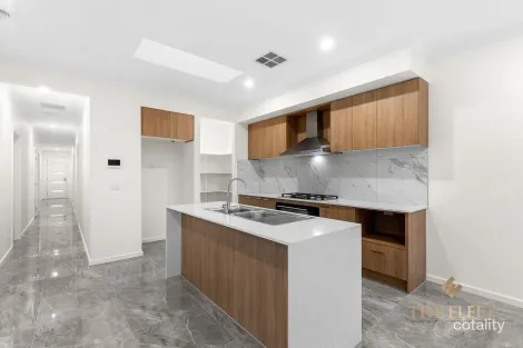 Property photo of 17 Generation Crescent Mambourin VIC 3024