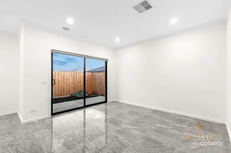Property photo of 17 Generation Crescent Mambourin VIC 3024