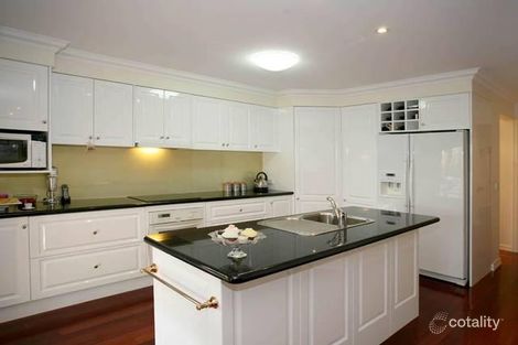 Property photo of 2 Normanton Place Berwick VIC 3806