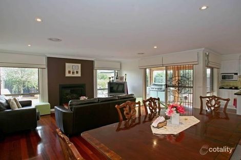 Property photo of 2 Normanton Place Berwick VIC 3806