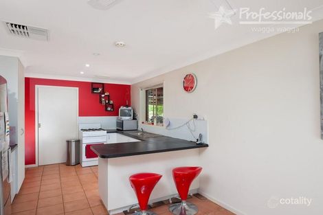 Property photo of 10 Clowes Place Ashmont NSW 2650