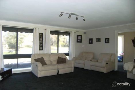Property photo of 40 Main Road Campbells Creek VIC 3451