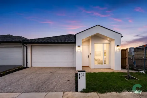 37 Senkaki St, Sunbury, VIC 3429