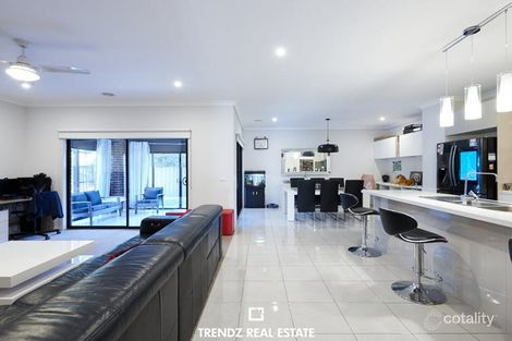 80 Wheelers Park Dr, Cranbourne North, VIC 3977