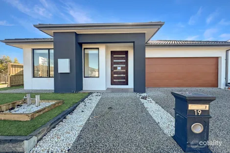 19 Urquhart St, Mickleham, VIC 3064