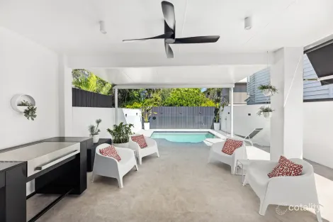 Property photo of 2/18 Ferny Fairway Burleigh Heads QLD 4220