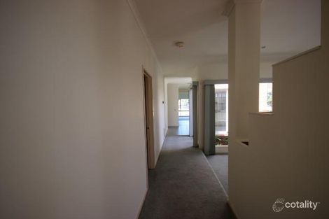 Property photo of 4 Yarraburn Close Bentleigh East VIC 3165