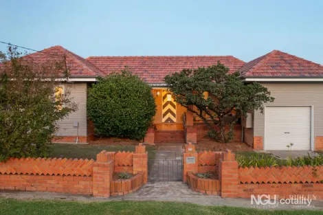24 Crown St, Silkstone, QLD 4304