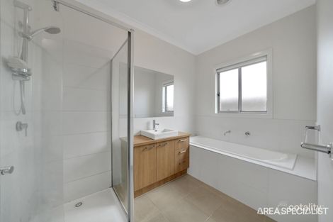 Property photo of 90 Toolern Waters Drive Weir Views VIC 3338