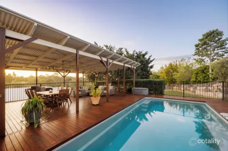 Property photo of 74 Gibson Crescent Bellbowrie QLD 4070