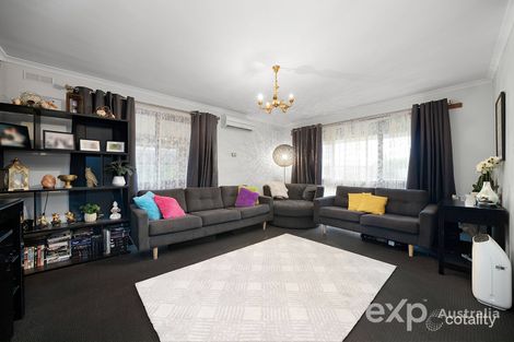Property photo of 17 Edwards Crescent Wendouree VIC 3355