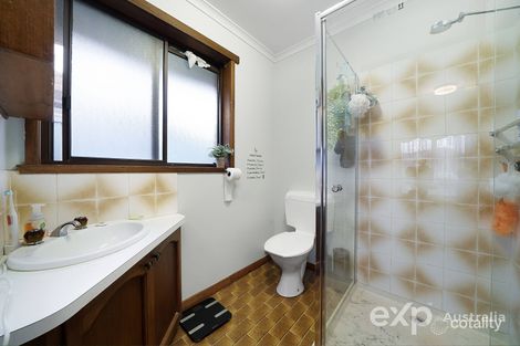Property photo of 17 Edwards Crescent Wendouree VIC 3355