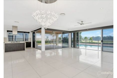 Property photo of 3024 The Boulevarde Benowa QLD 4217