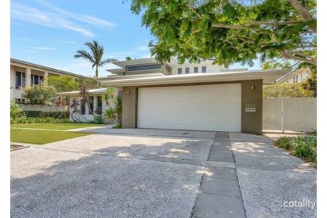 Property photo of 3024 The Boulevarde Benowa QLD 4217