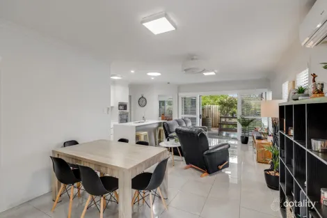 Property photo of 1/5 Bright Street South Toowoomba QLD 4350