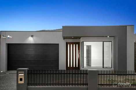Property photo of 303 Brookfield Boulevard Craigieburn VIC 3064