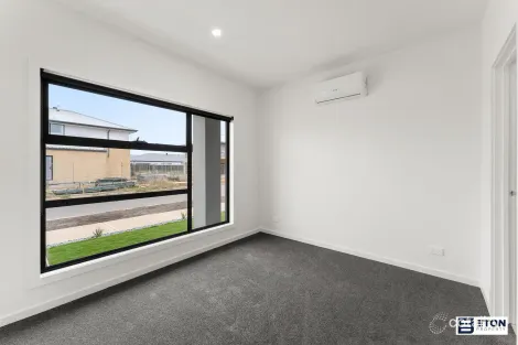 Property photo of 5 Beadnell Place Strathtulloh VIC 3338