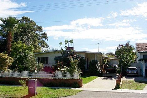 Property photo of 11 Wangalla Road Koongamia WA 6056