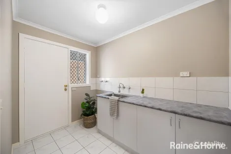 Property photo of 19 Thistle Court Delahey VIC 3037