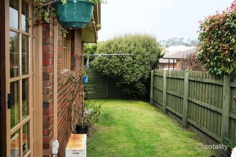 Property photo of 2/11 King Georges Avenue Mornington VIC 3931