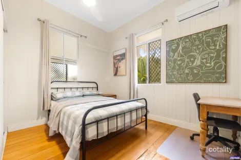 16 Bothwell St, Newtown, QLD 4350